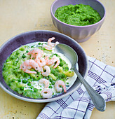 Parsnip and pea soup with shrimps