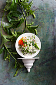 Daikonrettich-Apfel-Salat mit Fischrogen und Wachtelei