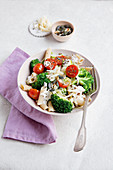 Pasta with broccoli, tomatoes and mixed seeds