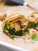 Savoy cabbage and spinach crepes with chicken and Thai curry