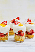 Strawberry trifle with sponge fingers and lemon curd