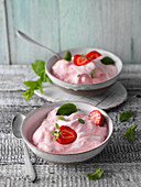 Strawberry and yoghurt cream with mint