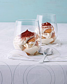 Low-calorie tiramisu with pudding quark cream