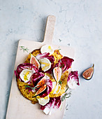 Cauliflower pizza with figs, radicchio and goat's cheese