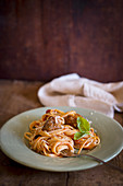 Linguine with meatballs in tomato sauce