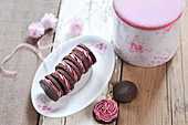 Raw chocolate cookies filled with raspberry cream (vegan)