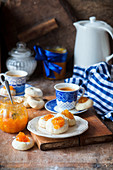 Thumbprint Cookies mit Orangenmarmelade zum Kaffee