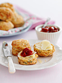 Scones with thyme and Gruyere