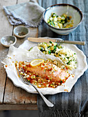 Salmon in parchment paper with fennel, tomatoes and leeks