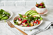 Quick strawberry and spinach salad with chicken and avocado