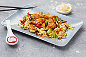 Fried noodles with chicken and vegetables (China)