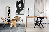 Wohnzimmer mit Designermöbeln aus Holz