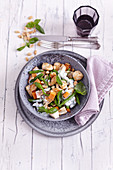 Hähnchen-Süßkartoffel-Salat mit Bohnen