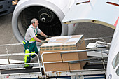 Loading cargo onto aircraft