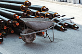 Wheelbarrow and heat pipes