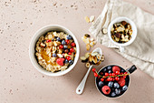 Low-carb quinoa porridge with berries