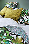 Jungle-patterned bed linen