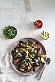 Mussels in yellow curry sauce (top view)