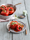 Gefüllte Paprika mit Blumenkohl und Hackfleisch (Low Carb)