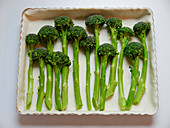 Blätterteigquiche mit Broccolini zubereiten