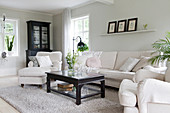 Black and white furniture in classic living room