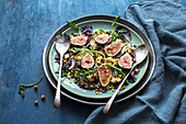 Salad with figs, rocket, seeds, cauliflower and cheese