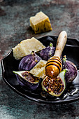 Figs with honey and Parmesan
