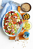 Salad with cherry tomatoes, courgette and blue cheese