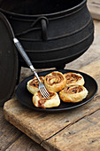 Grilled puff pastries with sausage meat and leek