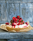 Strawberry ice cream pie