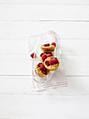 Mini cheesecakes with raspberries