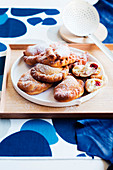 Sweet panzerotti with ricotta and raspberries