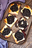 Puff pastry with brie and blueberries