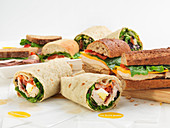 Verschiedene Wraps und Sandwiches