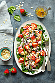 Spinach salad with asparagus, strawberry and feta