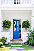 American style summer house entrance