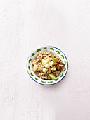 Amaranth porridge with raisins and pears