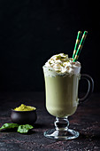 Matcha Latte mit Sahne