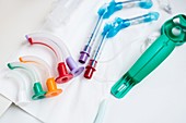 Tracheal intubation kit