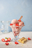 Strawberry ice cream with fresh strawberries and white chocolate