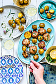 Meatballs with potatoes, garlic and lemon