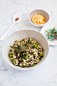 Orzotto with peas and seaweeds
