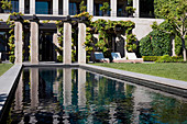 Garden with pool and sun beds