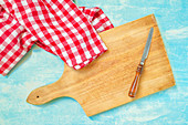 Chopping board and knife