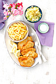 Panierte Schweinekoteletts mit Pommes frites