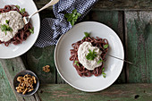 Rotweinpasta mit Ricotta-Walnuss-Sauce