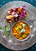 Orientalisches Kürbis-Lauch-Gemüse mit Thunfisch-Radicchio-Salat