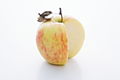 A Jonagold apple, sliced