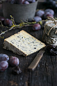Blue cheese with plums