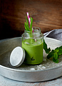 A green smoothie with fresh mint and spring onions